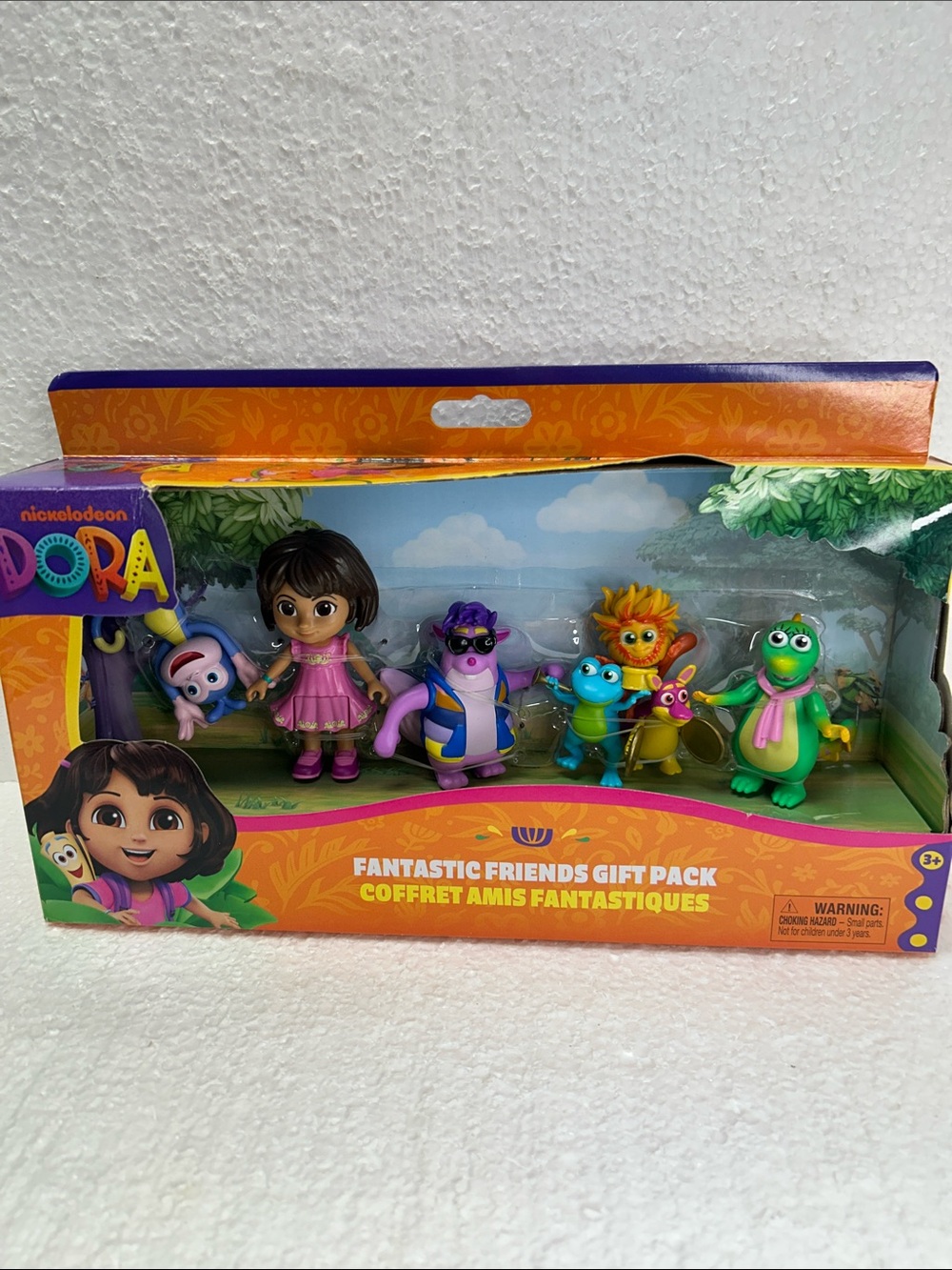 Nickelodeon Dora Playset with Pink Dora and Bright Multicolor Friends